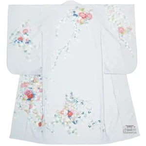 Vêtement traditionnel japonais, kimono blanc pour soirées