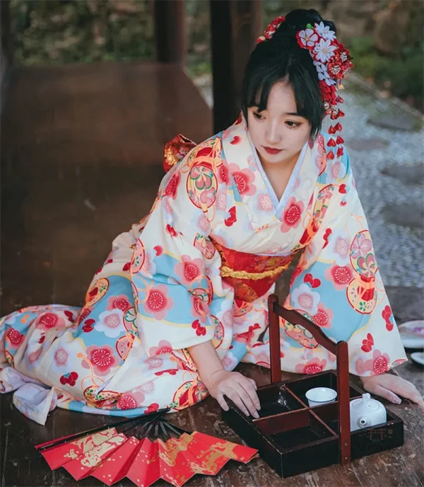 Vêtement japonais coloré pour femme, style kimono traditionnel