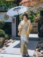 Kimono traditionnel femme jaune élégant