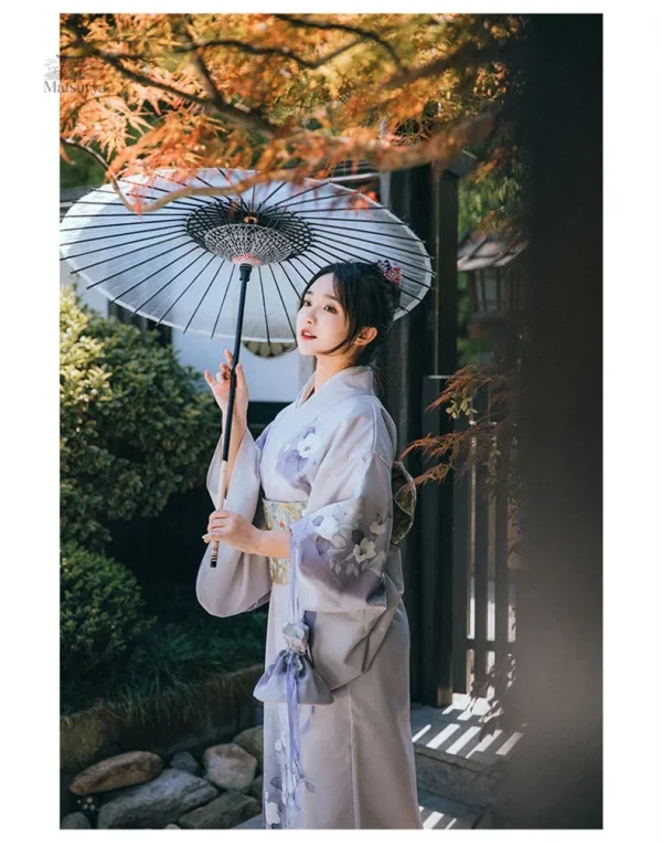 Kimono violet pour un look chic et authentique