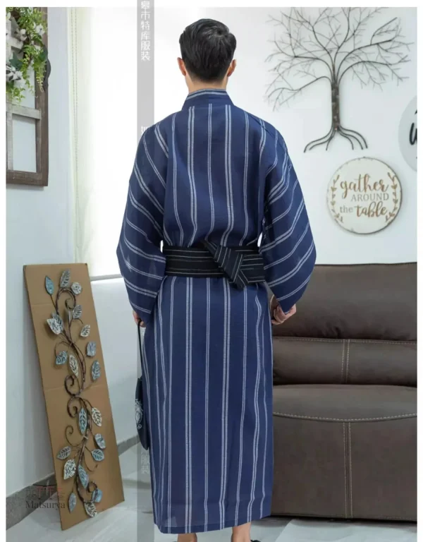 Vêtement traditionnel masculin léger en bleu rayé