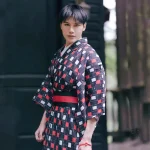 Kimono traditionnel homme léger noir et rouge