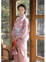 Kimono rose avec motifs floraux pour femme