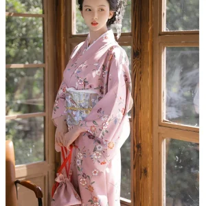 Kimono rose avec motifs floraux pour femme