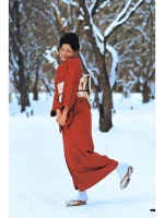 Vêtement japonais élégant en rouge