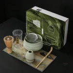 Ingrédients et outils pour le matcha