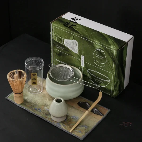 Ingrédients et outils pour le matcha