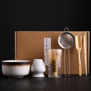 Poudres matcha et outils inclus dans le kit