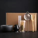 Accessoires variés pour le rituel matcha