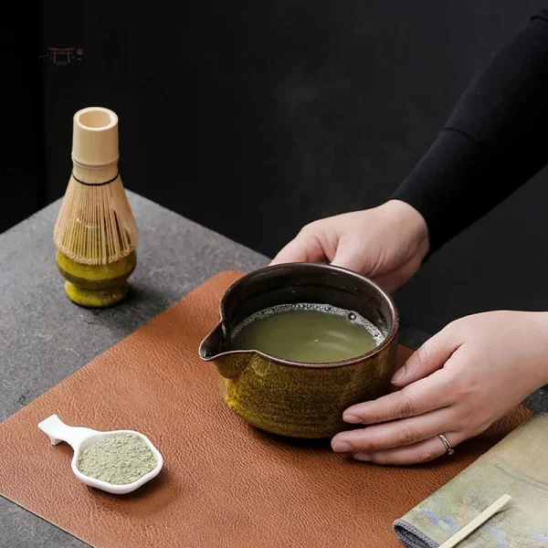 Ustensiles pour la préparation de matcha