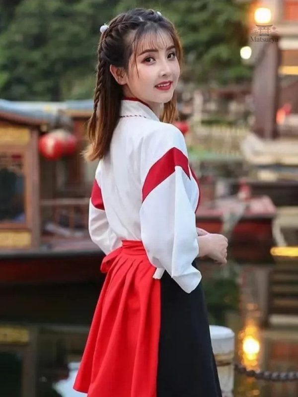 Vêtement japonais femme, robe Kitsune tendance