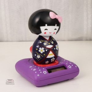 Kokeshi solaire, figurine traditionnelle japonaise en mouvement