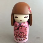 Kokeshi japonaise traditionnelle en bois peint à la main