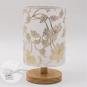 Lampe japonaise avec motif fleuri élégant