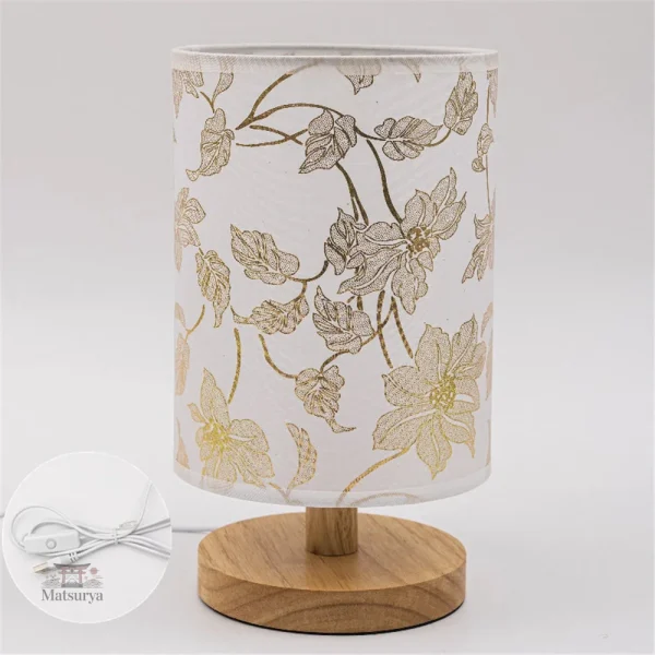 Lampe japonaise avec motif fleuri élégant