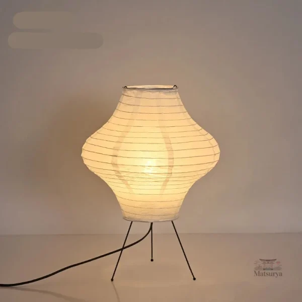 lampe-de-table-en-papier-de-riz-originale-1 Lampe de table japonaise en papier de riz originale