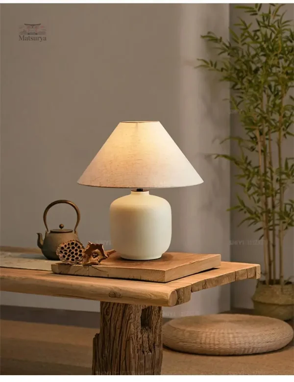 lampe-japonaise-en-ceramique-epuree-1 Lampe Japonaise en Céramique Épurée