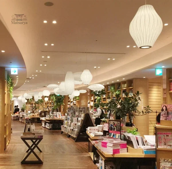 Élégante lampe japonaise en soie suspendue