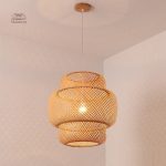 Élégante lampe japonaise en bois suspendue, ambiance zen