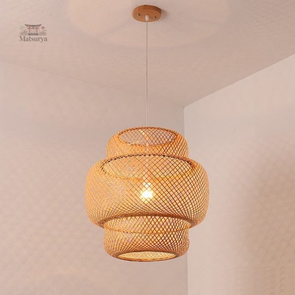 Élégante lampe japonaise en bois suspendue, ambiance zen