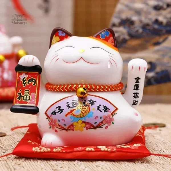 Maneki Neko classique avec patte droite