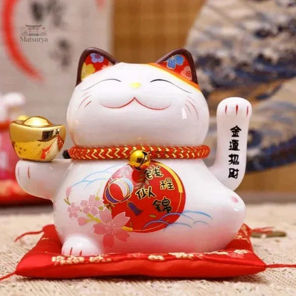 Statue de chat porte-bonheur à patte levée