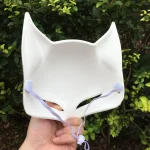 Masque blanc inspiré de la culture japonaise