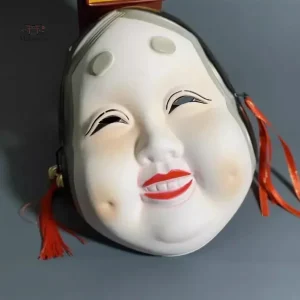 Masque japonais femme élégant et traditionnel