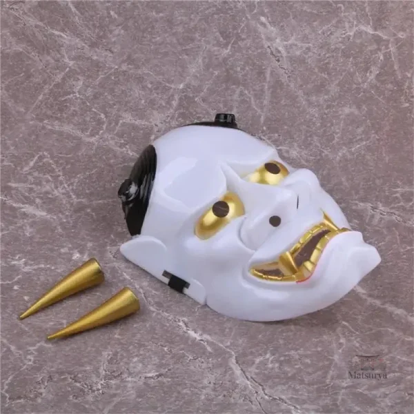 Masque Hannya aux motifs emblématiques du Japon