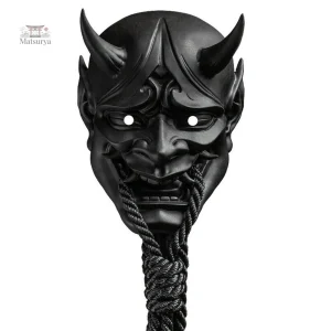 Masque en tissu noir inspiré de la culture japonaise