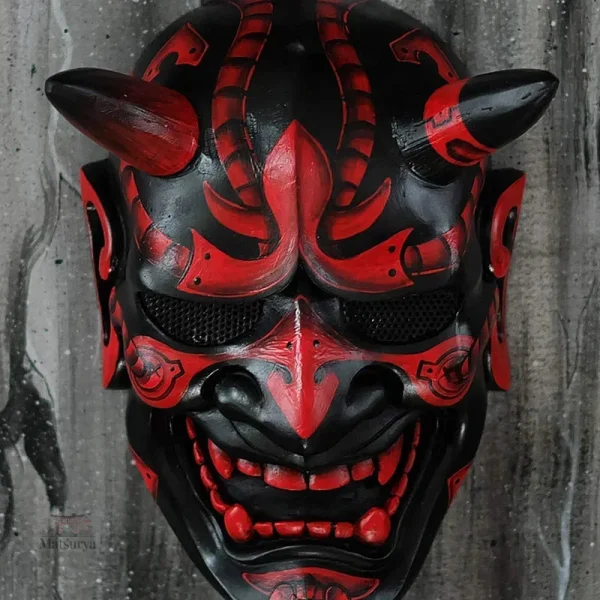Masque japonais samouraï avec motifs authentiques