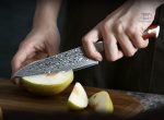 Couteau de cuisine japonais, design élégant et tranchant exceptionnel