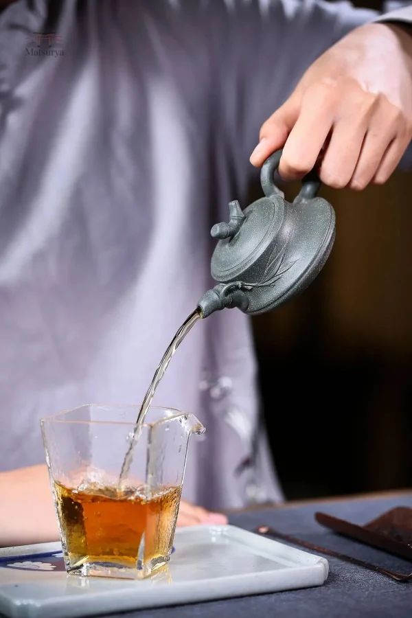 Mini théière élégante pour un thé authentique