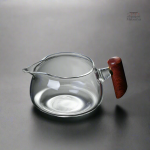 Élégante théière en verre pour une expérience de thé raffinée
