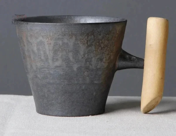 Mug japonais avec une touche naturelle en bois