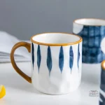 Mug en céramique japonaise aux motifs bleus