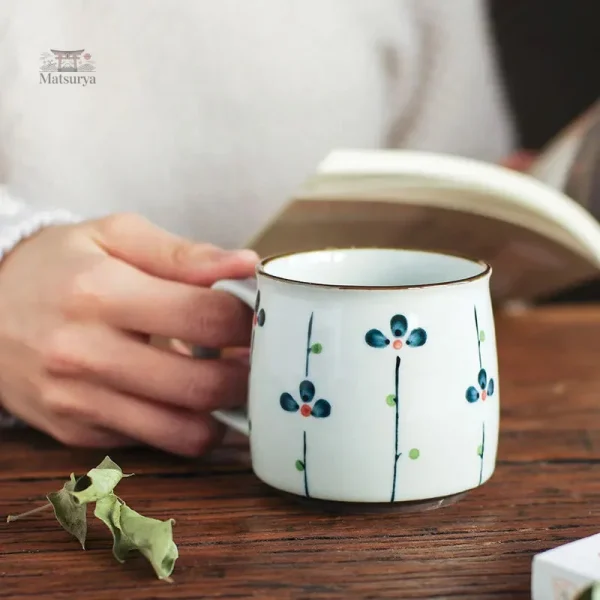 Mug traditionnel japonais avec motifs raffinés