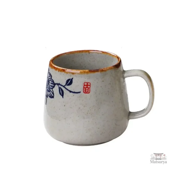 Mug élégant aux fleurs, design japonais minimaliste