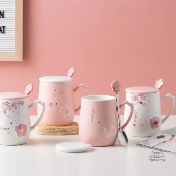 Mug avec design japonais inspiré des cerisiers en fleurs