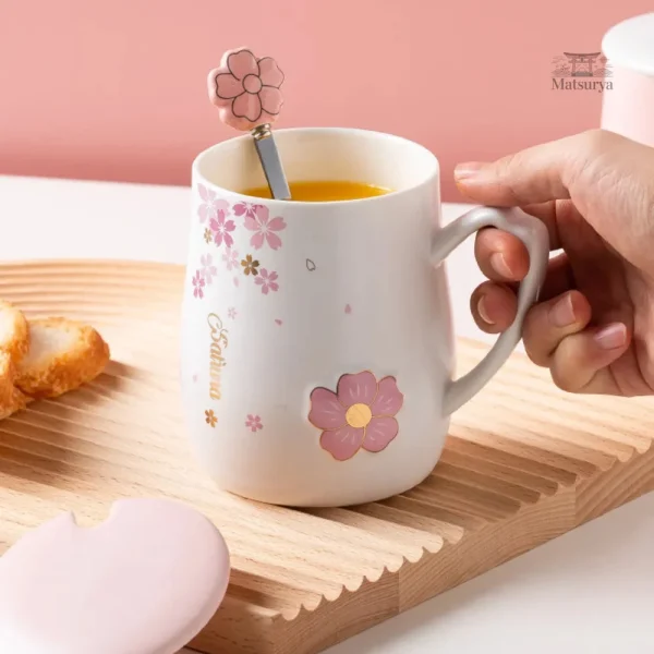 Mug élégant aux motifs de sakura, style japonais