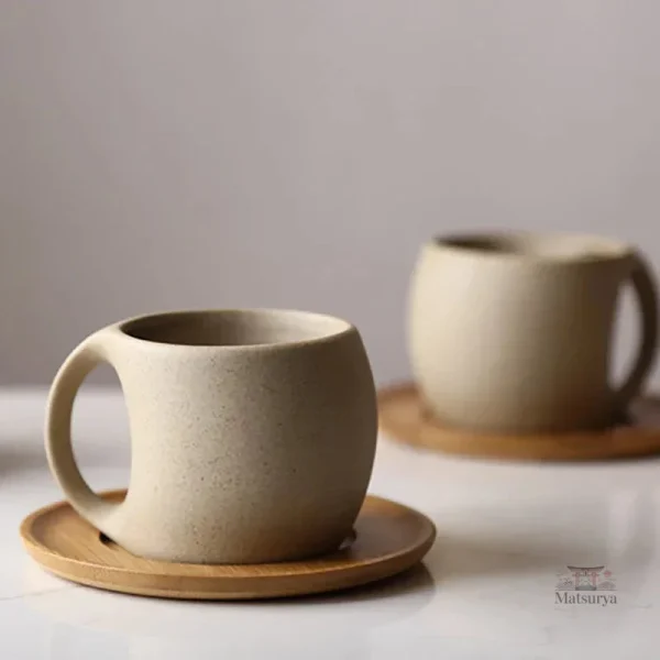Mug céramique japonais aux couleurs vives