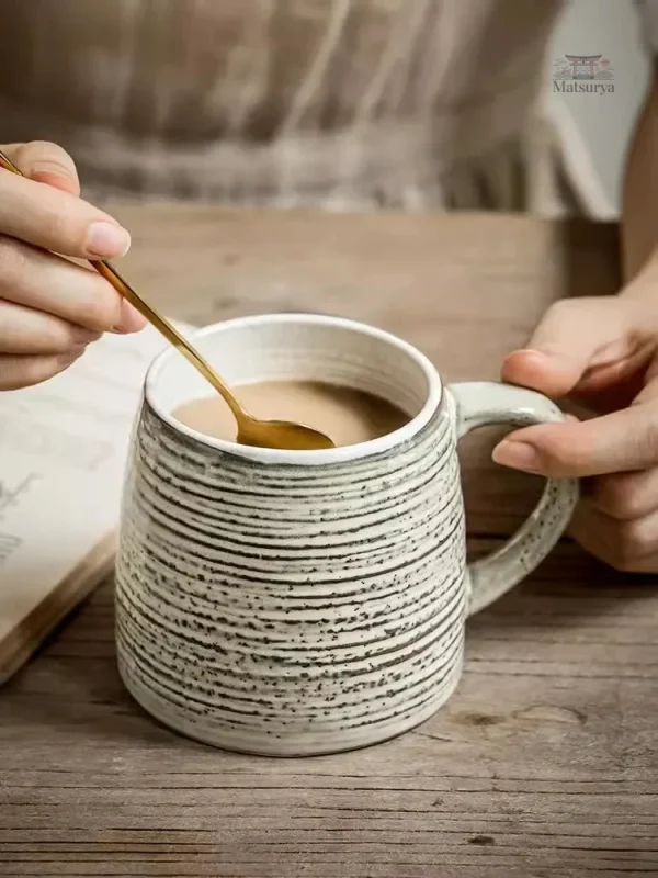 Mug japonais en céramique, style vintage et artisanal