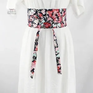 Obi japonais femme élégant en tissu traditionnel