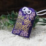 Omamori kawaii traditionnel pour protection et chance