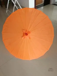 Accessoire de mode : ombrelles japonaises colorées