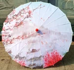 Ombrelle japonaise paysage avec motifs de sakura