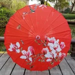 Accessoire d'été : ombrelle japonaise rouge