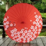 Ombrelle japonaise rouge pour protection solaire