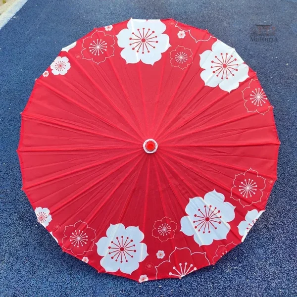 Accessoire chic : ombrelle rouge japonaise