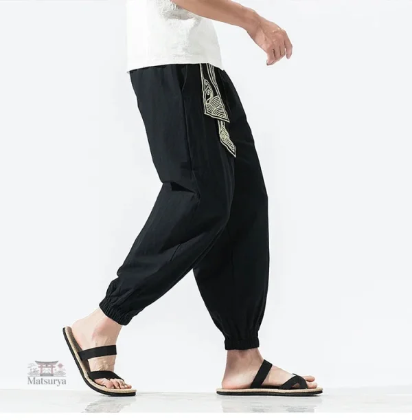 Mode japonaise : pantalon ample pour homme